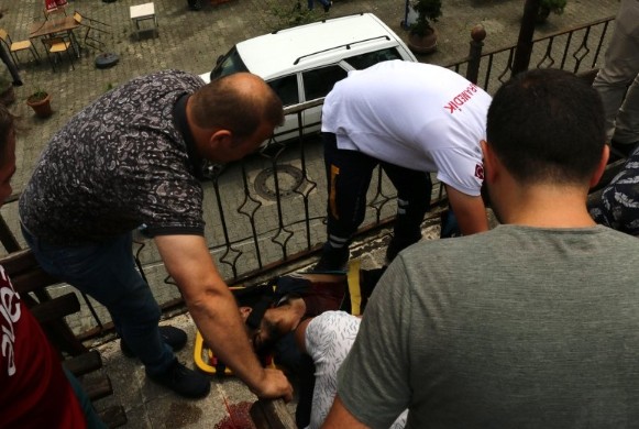 Trabzon’da vahşet: 2 kişi öldü! Saldırgan teslim oldu!